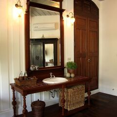 Отель The Bhuthorn Bed And Breakfast Бангкок ванная