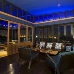 Отель Baan Wanglang Riverside Бангкок интерьер отеля