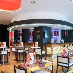 Отель Novotel Brussels Off Grand Place Бельгия, Брюссель - 4 отзыва об отеле, цены и фото номеров - забронировать отель Novotel Brussels Off Grand Place онлайн бассейн