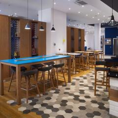 Гостиница Holiday Inn Express Moscow - Khovrino гостиничный бар фото 4