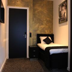 Отель Sara's Boutique Hotel Нидерланды, Амстердам - 4 отзыва об отеле, цены и фото номеров - забронировать отель Sara's Boutique Hotel онлайн сейф в номере фото 2