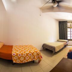Отель Go Bcn Hostal Ideal Badal комната для гостей фото 3