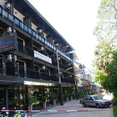 Отель Inn Place Serviced Residence городской автобус