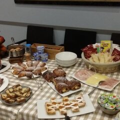 Отель BHL Boutique Rooms Legnano Италия, Леньяно - отзывы, цены и фото номеров - забронировать отель BHL Boutique Rooms Legnano онлайн питание фото 3