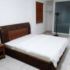 Апартаменты Nanhai Mingzhu Sea View Holiday Apartment комната для гостей