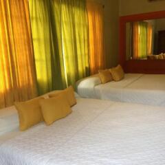 Hotel Casa La Cumbre Сан-Педро-Сула сейф в номере