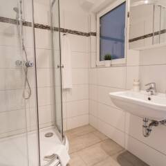 Апартаменты CheckVienna – Apartment Kroellgasse ванная фото 4