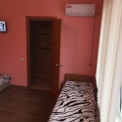 Гостиница Guest house on Krasnodarskaya в Анапе отзывы, цены и фото номеров - забронировать гостиницу Guest house on Krasnodarskaya онлайн Анапа комната для гостей фото 2
