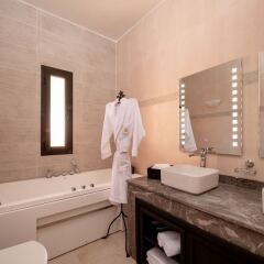 Отель Oscar Hotel by Atlas Studios Марокко, Уарзазат - отзывы, цены и фото номеров - забронировать отель Oscar Hotel by Atlas Studios онлайн ванная фото 2
