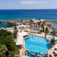 The Golden Coast Beach Hotel бассейн фото 2