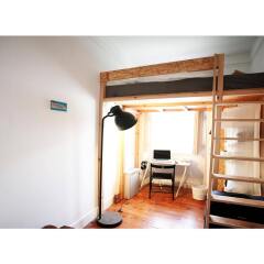 Liv'in Lisbon Hostel сейф в номере