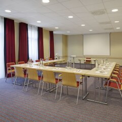 Отель Holiday Inn Express Frankfurt Messe
