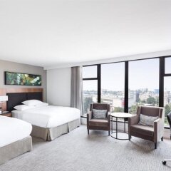 Отель DoubleTree by Hilton Hotel & Suites Victoria Канада, Виктория - отзывы, цены и фото номеров - забронировать отель DoubleTree by Hilton Hotel & Suites Victoria онлайн комната для гостей фото 2
