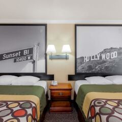 Отель Super 8 by Wyndham Los Angeles Downtown комната для гостей фото 4