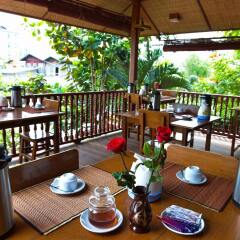 Teak Wood Hotel питание