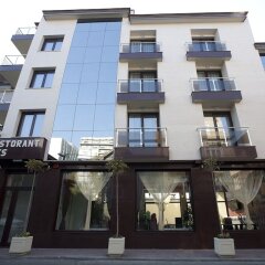 Отель Aris Болгария, София - 1 отзыв об отеле, цены и фото номеров - забронировать отель Aris онлайн вид на фасад