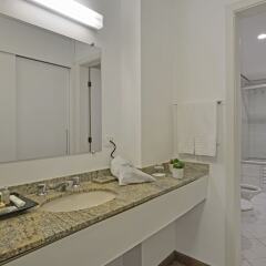 Hotel Deville Business Curitiba ванная