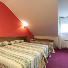 Hotel Y Apartamentos San Jorge комната для гостей