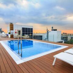 Отель Golden Tulip Barcelona бассейн