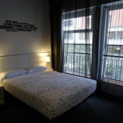 Отель Hostal Q Испания, Барселона - отзывы, цены и фото номеров - забронировать отель Hostal Q онлайн комната для гостей фото 4