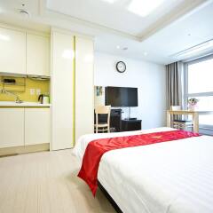 Отель Inn-The City Nonhyun в номере фото 2
