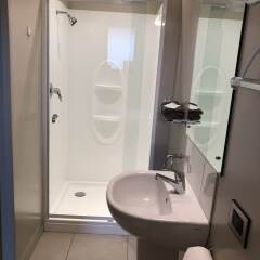 Отель Lake Brunner Accommodation and Golf Course ванная