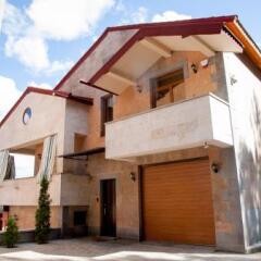 Отель Villa Casas Di Maria (Grande Casa) Армения, Цахкадзор - отзывы, цены и фото номеров - забронировать отель Villa Casas Di Maria (Grande Casa) онлайн парковка
