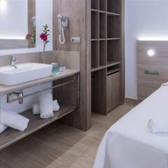 Отель 4R Hotel Playa Margarita Испания, Салоу - отзывы, цены и фото номеров - забронировать отель 4R Hotel Playa Margarita онлайн ванная фото 2