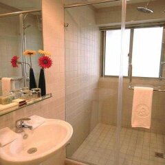 Отель Rayfont Hongqiao Hotel & Apartment Shanghai Китай, Шанхай - 1 отзыв об отеле, цены и фото номеров - забронировать отель Rayfont Hongqiao Hotel & Apartment Shanghai онлайн ванная