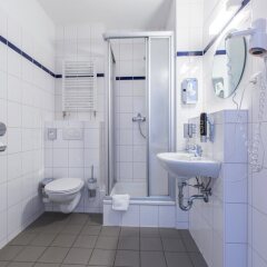 Отель A&O Frankfurt Galluswarte Германия, Франкфурт-на-Майне - 1 отзыв об отеле, цены и фото номеров - забронировать отель A&O Frankfurt Galluswarte онлайн ванная