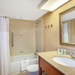Отель AmericInn by Wyndham Bloomington Minneapolis США, Блумингтон - отзывы, цены и фото номеров - забронировать отель AmericInn by Wyndham Bloomington Minneapolis онлайн ванная