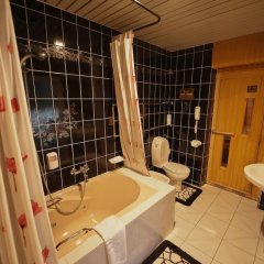 Jolly Alon Hotel in Chisinau, Moldova from 114$, photos, reviews - zenhotels.com bathroom