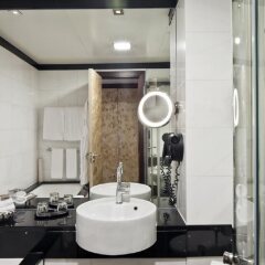 Отель Leonardo Royal Hotel London St Paul’s Великобритания, Лондон - отзывы, цены и фото номеров - забронировать отель Leonardo Royal Hotel London St Paul’s онлайн ванная фото 2