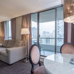 Отель La Grande Residence Vancouver at The Sutton Place Hotel Канада, Ванкувер - отзывы, цены и фото номеров - забронировать отель La Grande Residence Vancouver at The Sutton Place Hotel онлайн комната для гостей фото 2