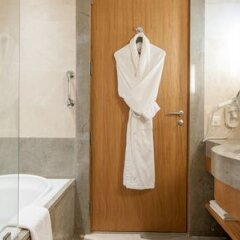 Intercontinental Al Khobar, an IHG Hotel in Al Khobar, Saudi Arabia from 221$, photos, reviews - zenhotels.com bathroom