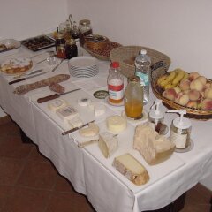 Отель Agriturismo Le Viole Здание Barolo питание