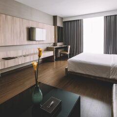 Отель Adelphi Suites Bangkok сейф в номере