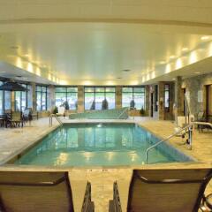 Отель Holiday Inn Express & Suites Geneva Finger Lakes бассейн