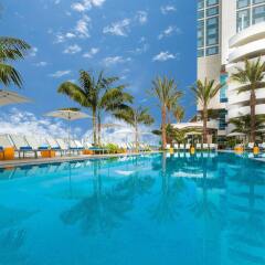 Отель Hilton San Diego Bayfront бассейн