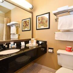 Отель BEST WESTERN PLUS Brookside Inn ванная