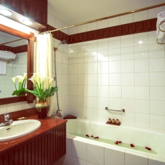 Отель Victoria Sapa Resort & Spa Вьетнам, Шапа - отзывы, цены и фото номеров - забронировать отель Victoria Sapa Resort & Spa онлайн ванная