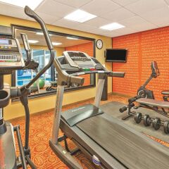 Отель La Quinta Inn & Suites Columbus West - Hilliard фитнесс-зал