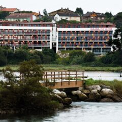 Отель Bahia De Boo Испания, Эль-Астильеро - отзывы, цены и фото номеров - забронировать отель Bahia De Boo онлайн пляж