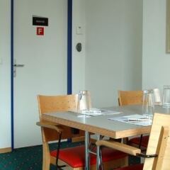Отель Holiday Inn Express Geneva Airport Швейцария, Мерен - отзывы, цены и фото номеров - забронировать отель Holiday Inn Express Geneva Airport онлайн в номере фото 2