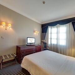 Royal Ascot Hotel сейф в номере