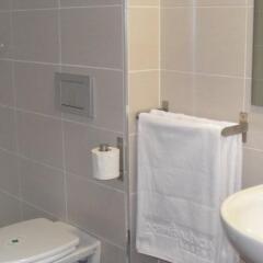 Отель Dormavalencia Hostel Испания, Валенсия - отзывы, цены и фото номеров - забронировать отель Dormavalencia Hostel онлайн ванная фото 2