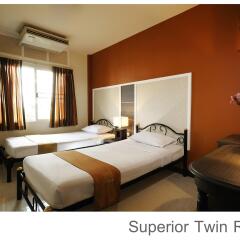 Отель Rambuttri Village Inn & Plaza 3* Улучшенный номер с различными типами кроватей фото 7