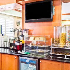 Отель Travelodge Chatsworth США, Лос-Анджелес - отзывы, цены и фото номеров - забронировать отель Travelodge Chatsworth онлайн питание