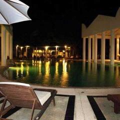Отель Honeymoon Private Island бассейн