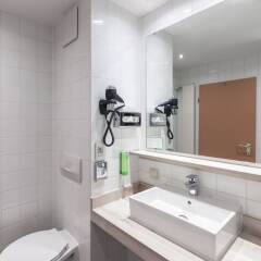 Отель Holiday Inn Munich - South ванная фото 2